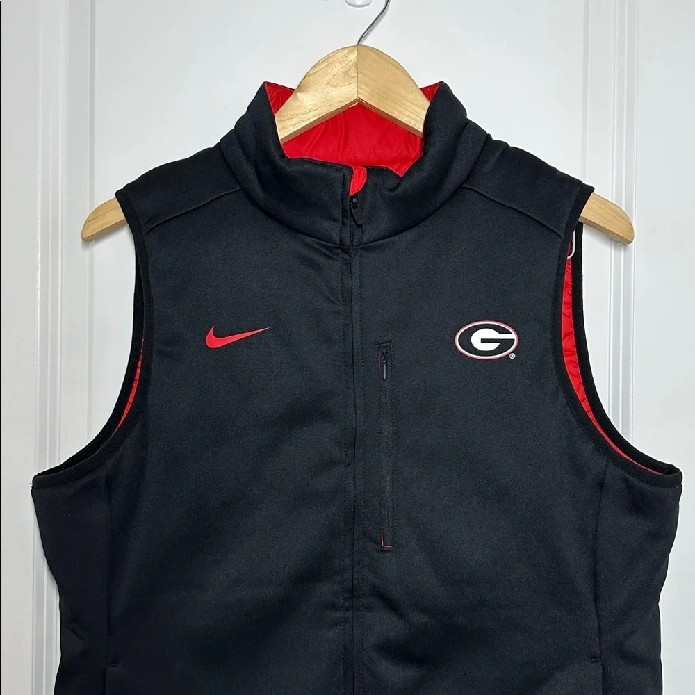 Nike Shield Women’s UGA Reversible Puffer Vest Red/Black L